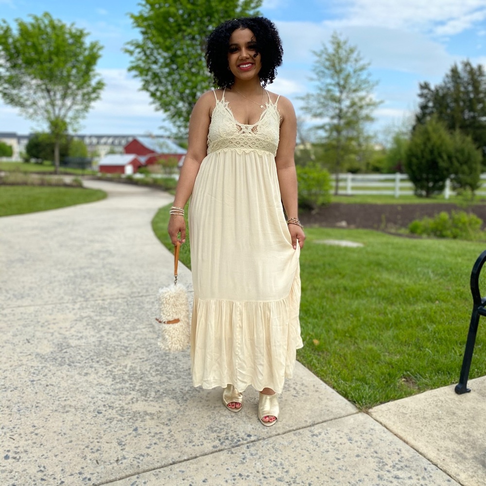 Pretty maxi dress with a crochet lace and a bralette inspired bodice.